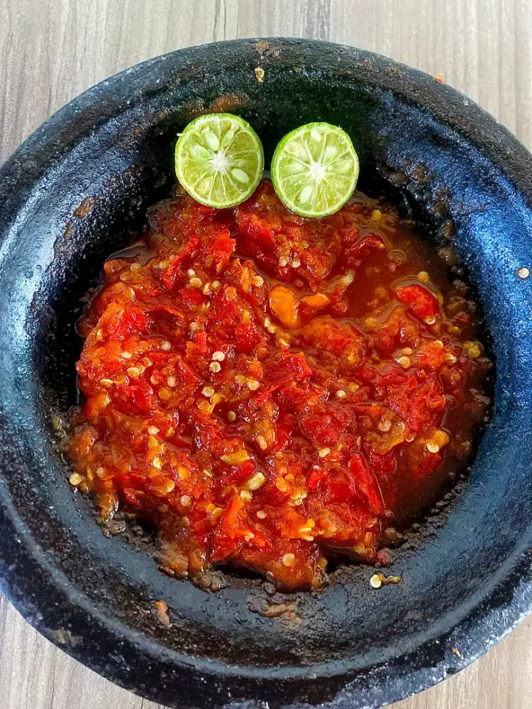 Karyawan rumah makan