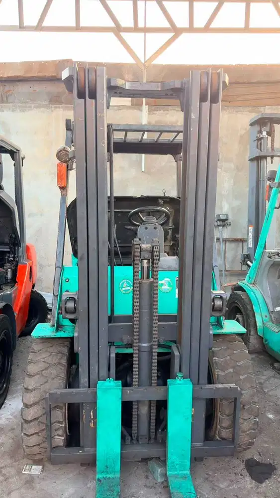 MITSUBISHI GRENDIA 3 TON MAST TRILIFT BERGARANSI MESIN SIAP KERJA
