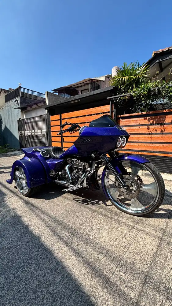 Harley Davidson FLHRC-1 Road King Classic Custom