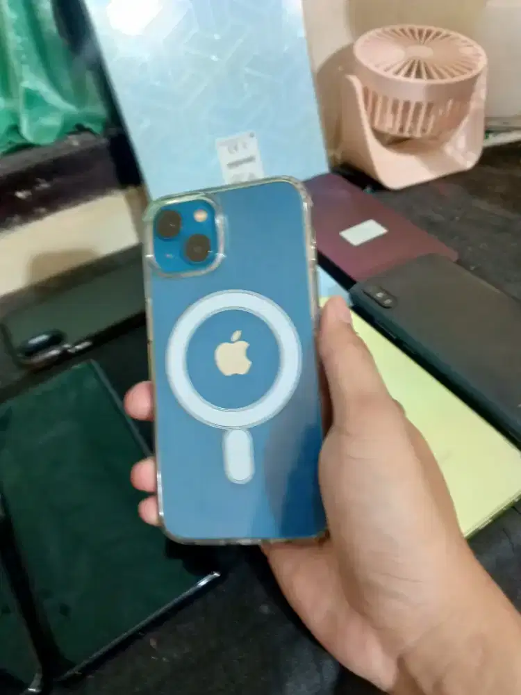 iphone 13       .