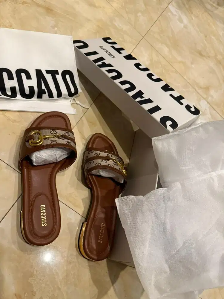 Dijual Like New Sandal Staccato MURAH AJA