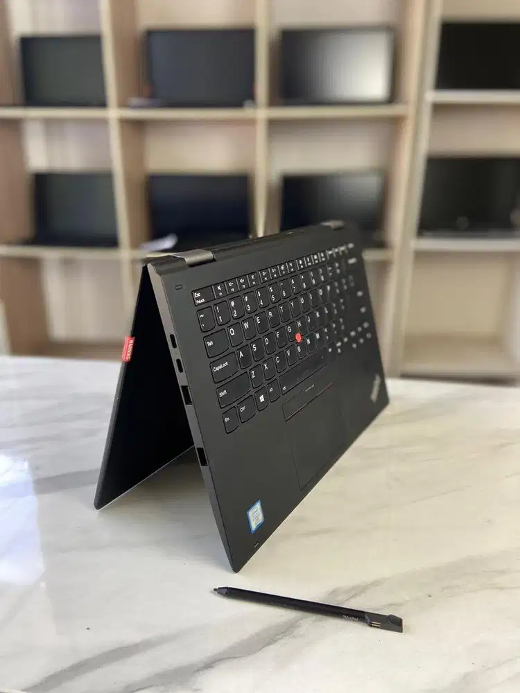 Laptop yoga x1 flip  - core i7 gen 7 ram 8gb ssd 256gb mulus nominus