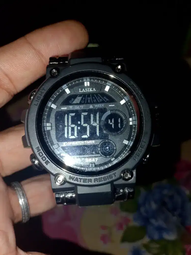 Saya mau jual jam tangan