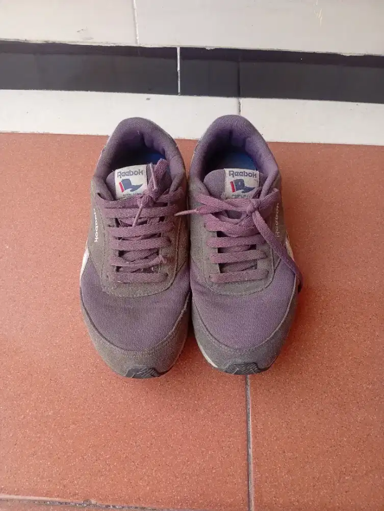Sepatu second reebok royal size 38