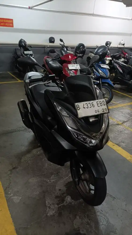 Honda PCX 2024 Hitam ABS Pajak Hidup Servis Rutin Oli Shell Tangan 1