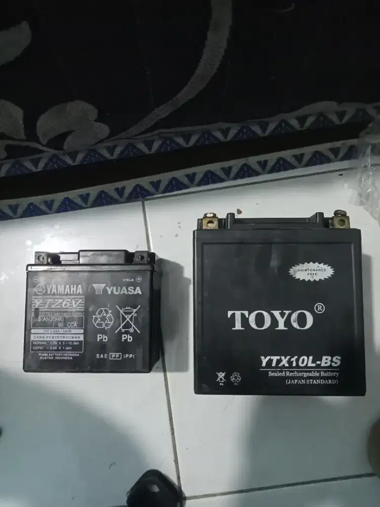bersihin gudang, jual aja aki motor tinggal cas