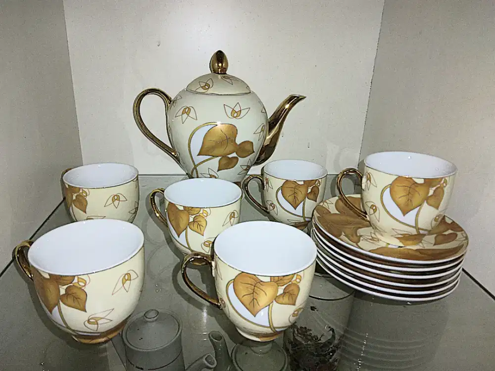 Pajangan keramik / teko / tea set
