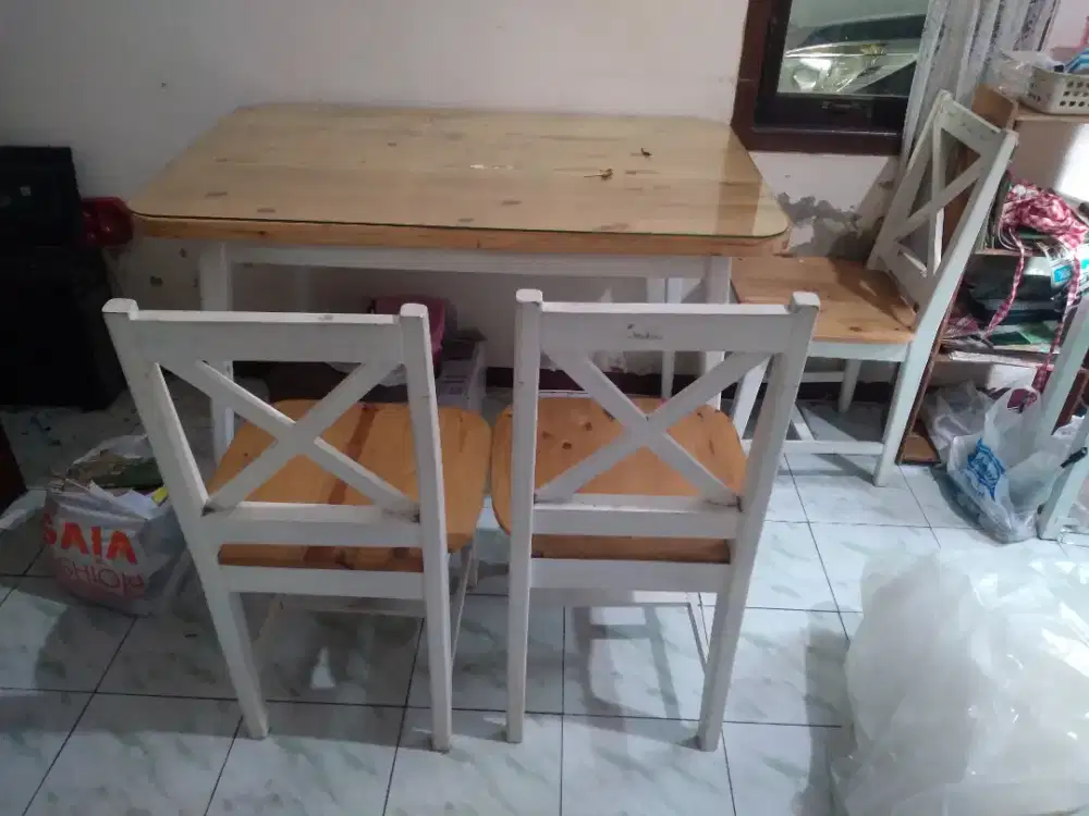 Meja makan SOFA