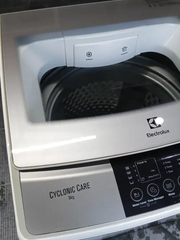 Mesin cuci automatis 9kg elektrolux