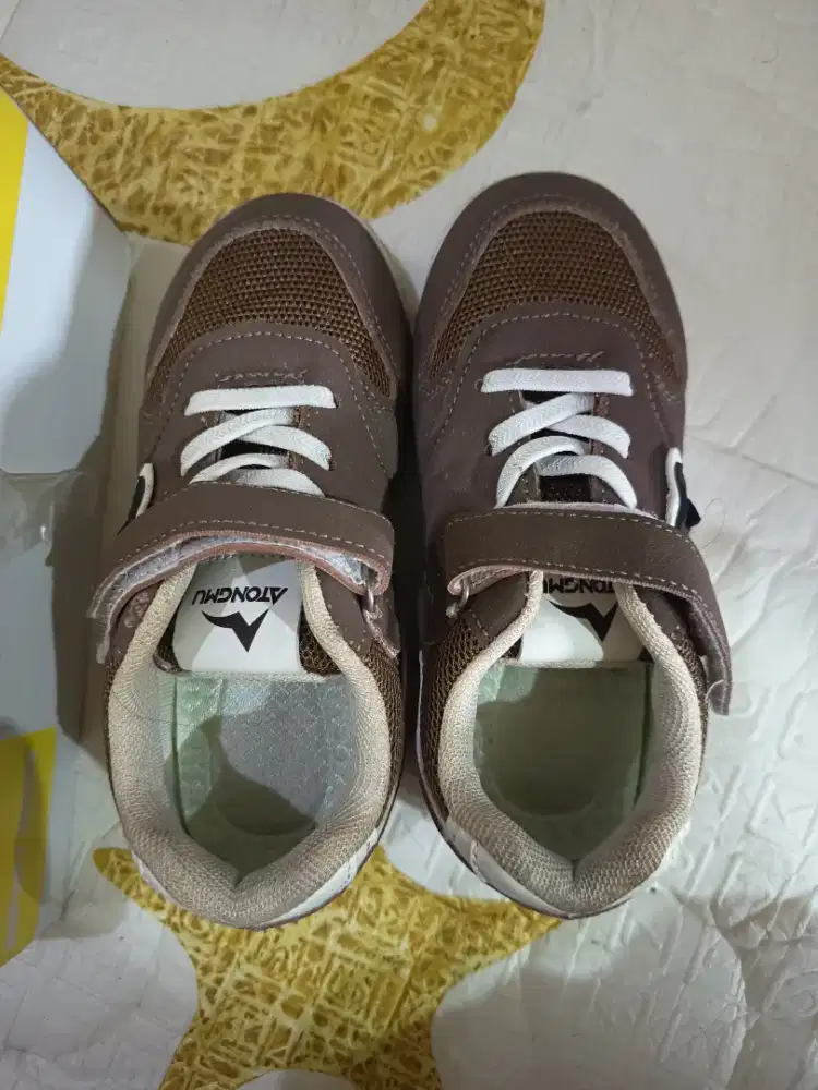 Sepatu anak size 32