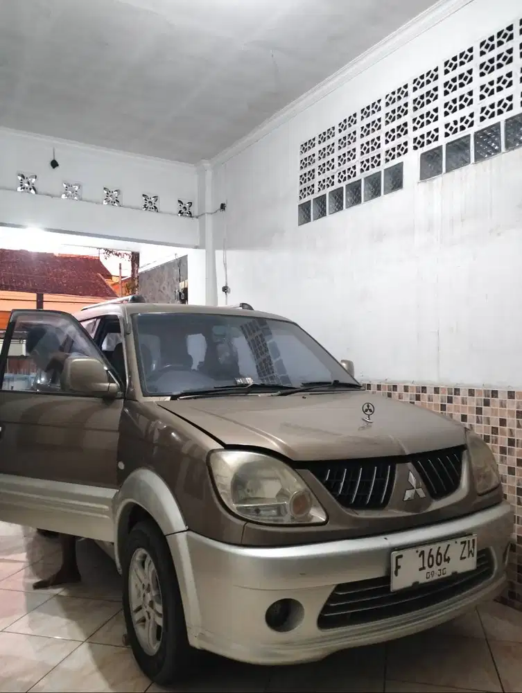 Mobil Kuda 2004 mulus