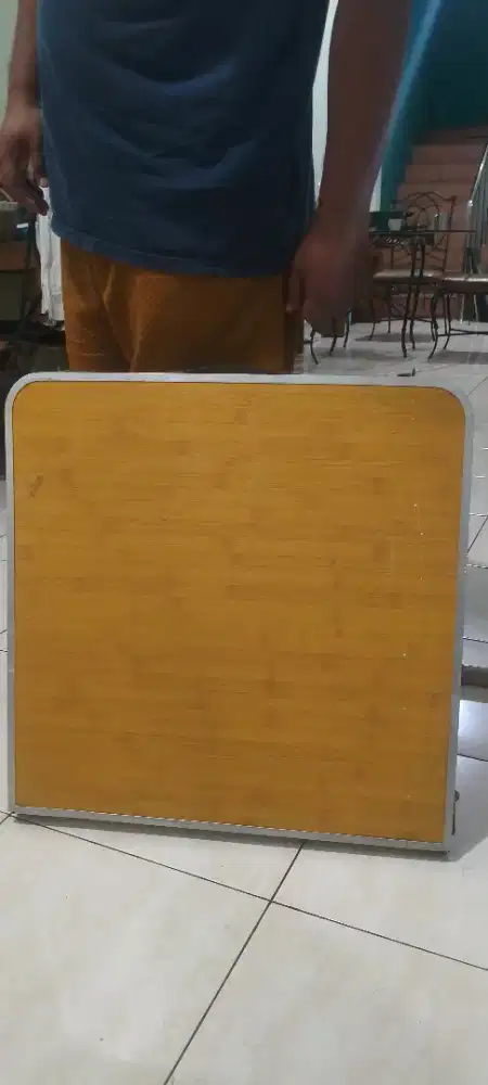 Meja lipat portable