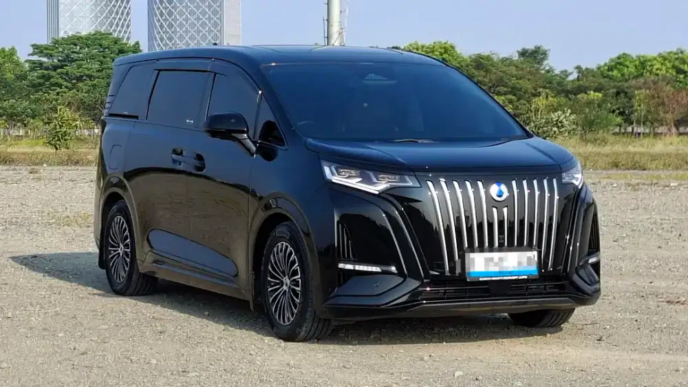 Denza D9 EV 2025
