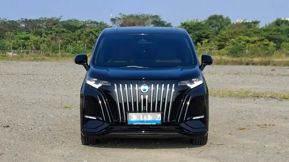Denza D9 EV 2025