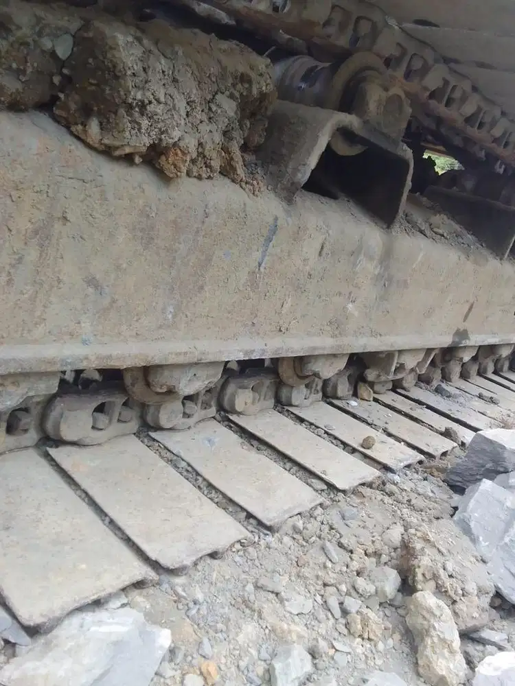Excavator pc 200-7