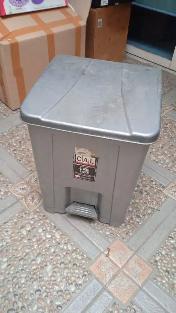 Tempat Sampah Injak Segi 50 Liter Shinpo SIP 750 Challenge - Abu Silve