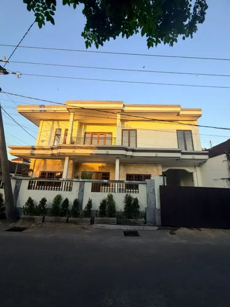 Disewakan rumah mewah cocok u kantor di Jl Gatot Subroto Bedahulu Bali