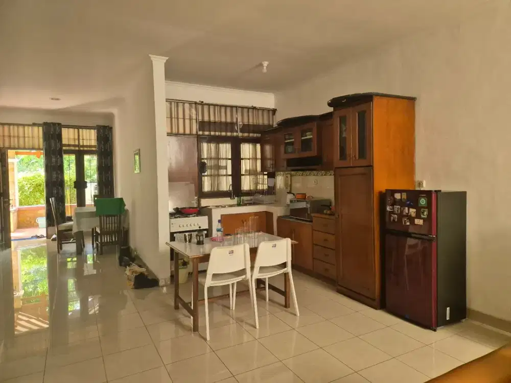 Rmh bagus 3kt 1kp 3km Jl Niaga 8 Kemang Pratama, Dekat Al Azhar - Bekasi, siap huni