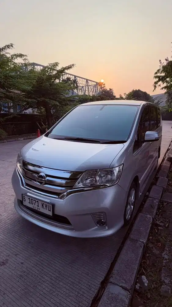 MURAH_Nissan Serena HWS 2014 Kondisi Istimewa