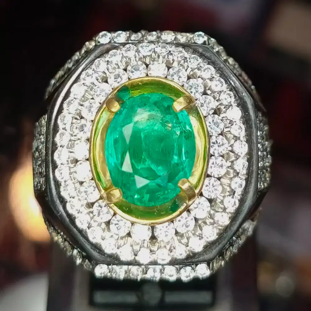 NATURAL EMERALD / ZAMRUD 2,34 CRT INSIGNIFICANT