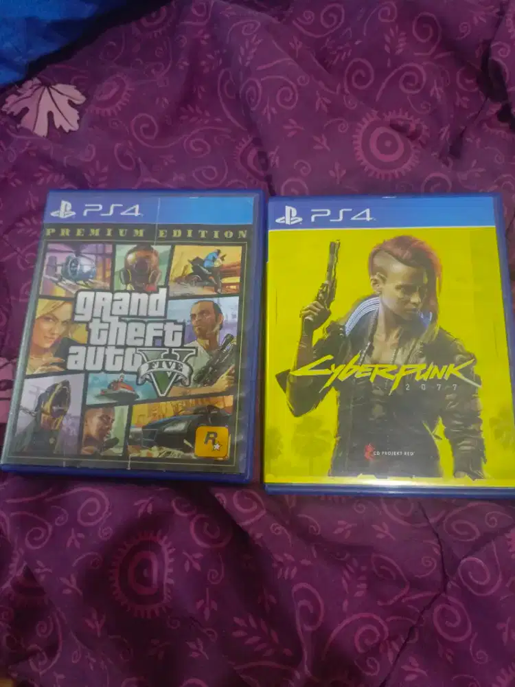 blu-ray Grand theft auto V dan Cyberpunk 2077 (preloved)