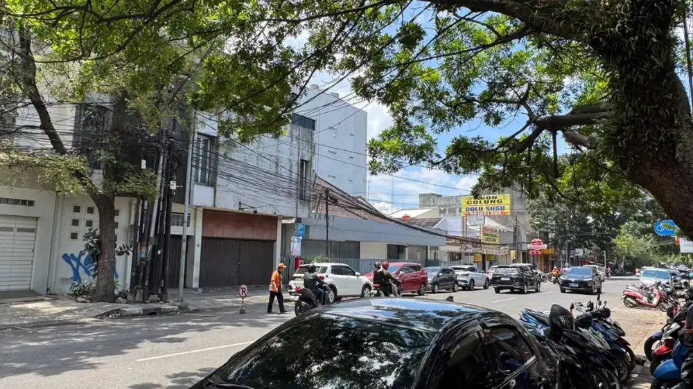 Ruko 3 Lantai Tengah Kota