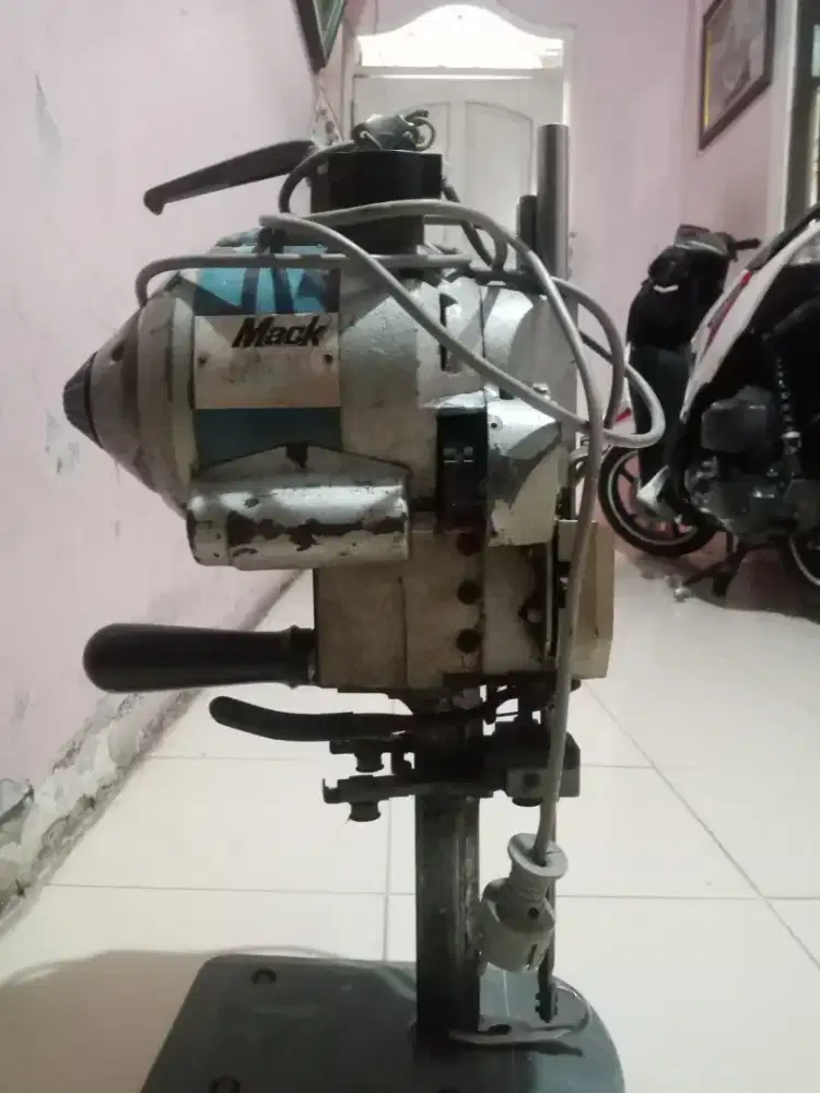 Di jual mesin potong (merk mack)