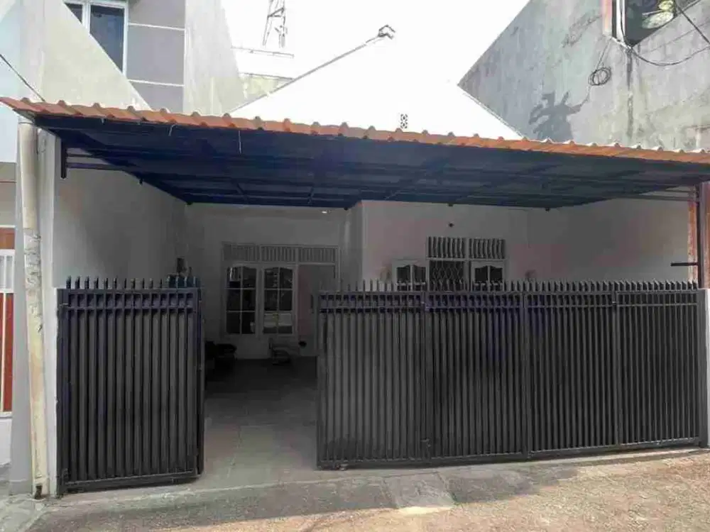 Rumah Bagus Strategis Dekat Stasiun