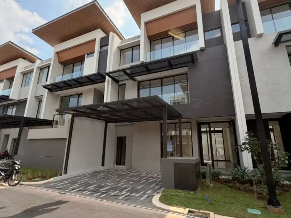 Rumah Lebar 9 Dijual Rugi Hadap Selatan Cluster Heron Summarecon Serpong, Gading Serpong