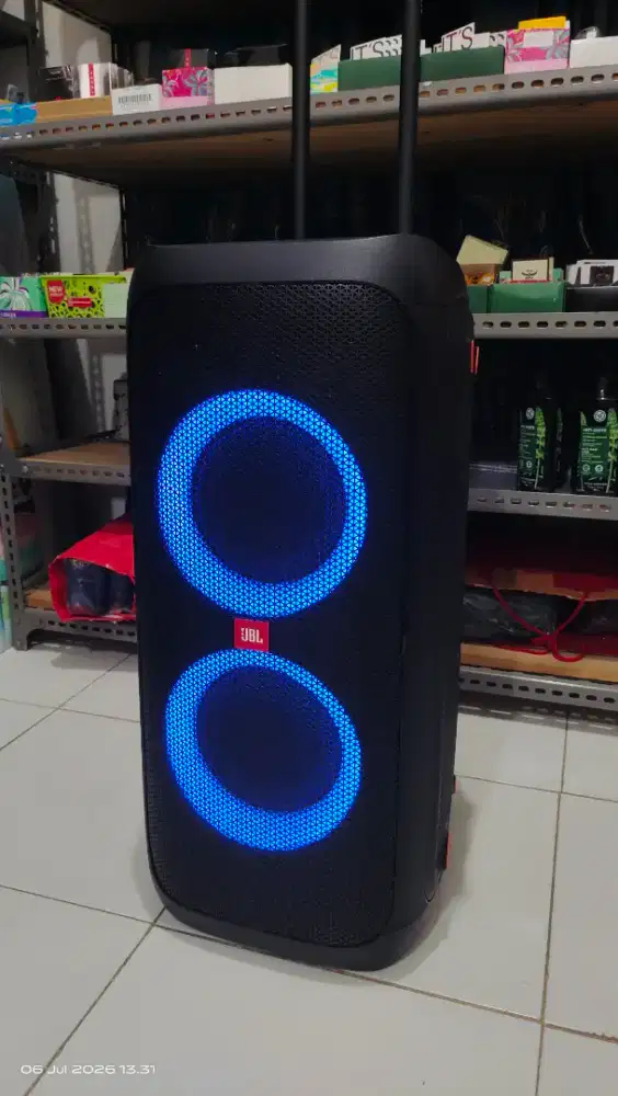 Jbl Partybox 310 portable bluetooth karaoke speaker by Harman