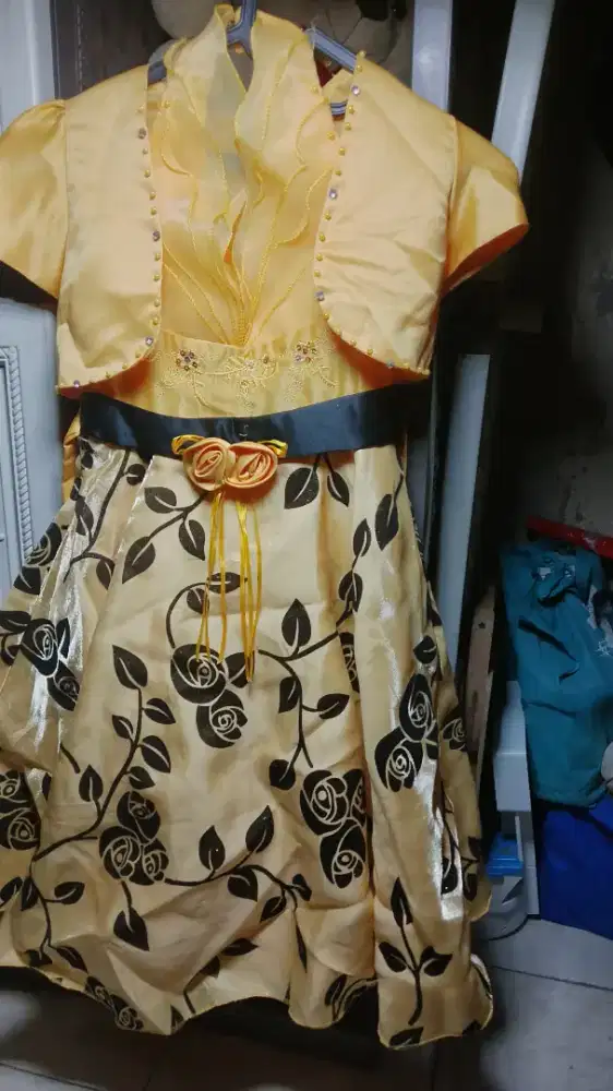 Baju pesta anak