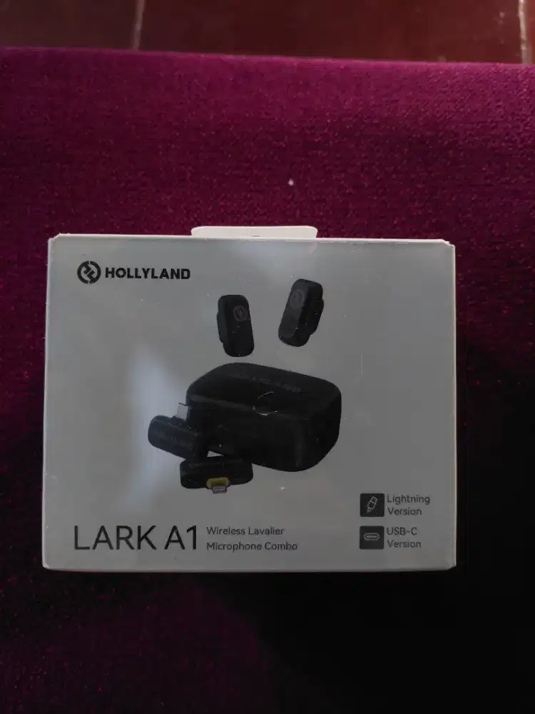 Hollyland LARK A1 Wireless Lavalier Microphone Combo