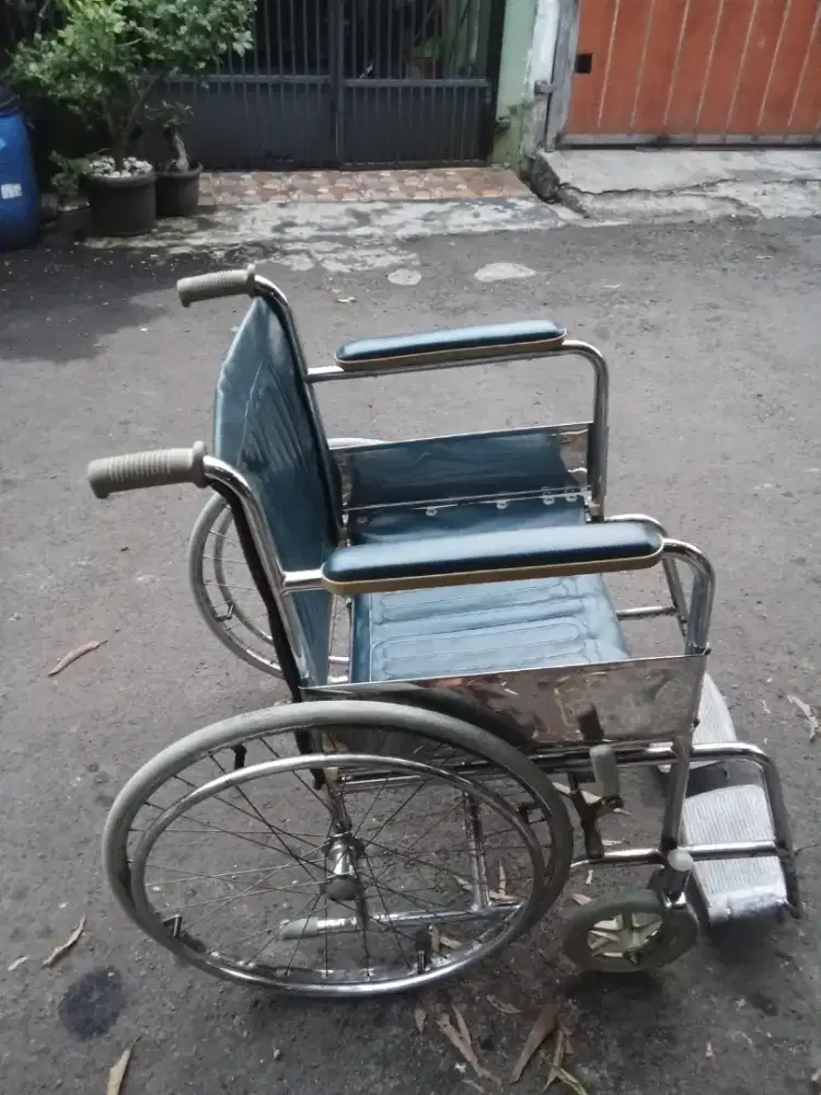 Kursi roda utk terapi penyembuhan