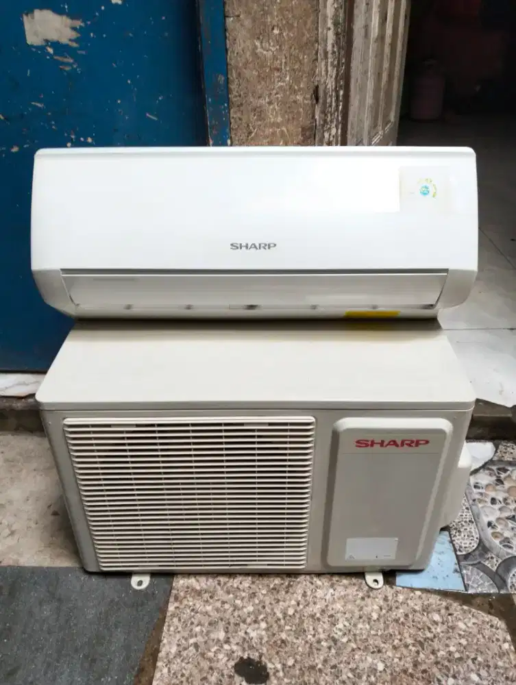 AC 1/2 pk low Watt R 32 merk Sharp 350 W