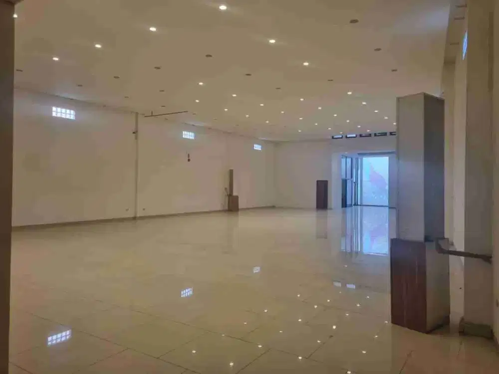 ruang usaha di mainroad Jl BKR bandung