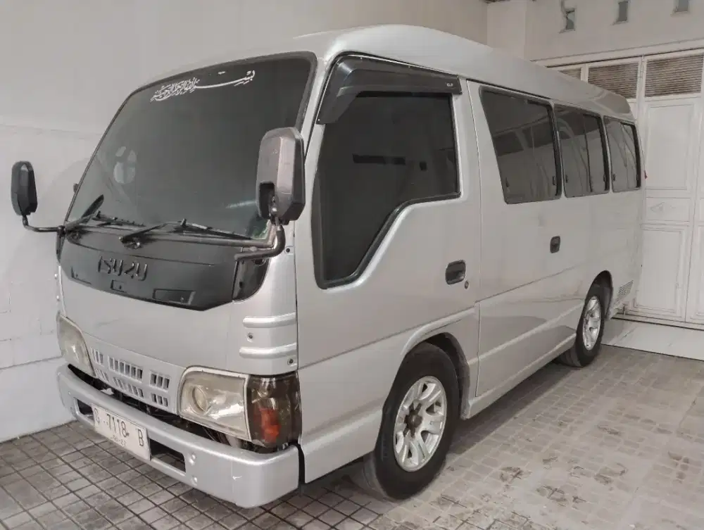 Dijual Isuzu ELF NHR 55 E2-1