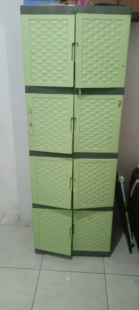 Lemari baju anak