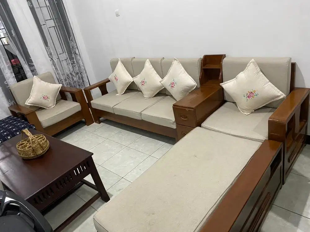 Sofa ruang tamu