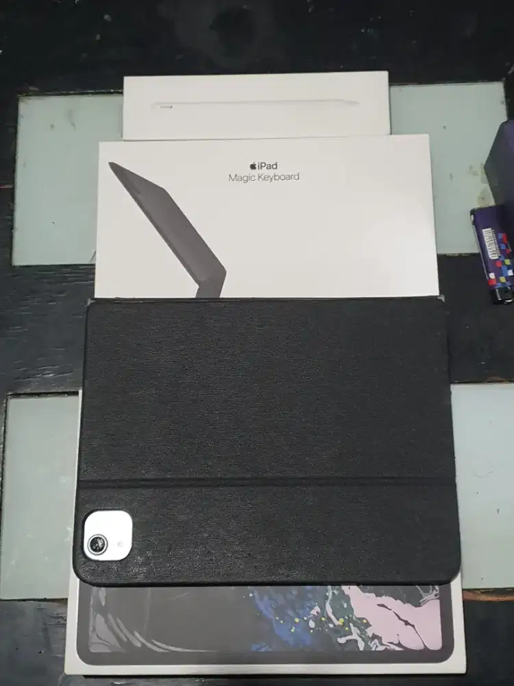 Dijual iPad Pro 11 inch 64 GB 2019 + Apple pencil+ Apple magickeyboard
