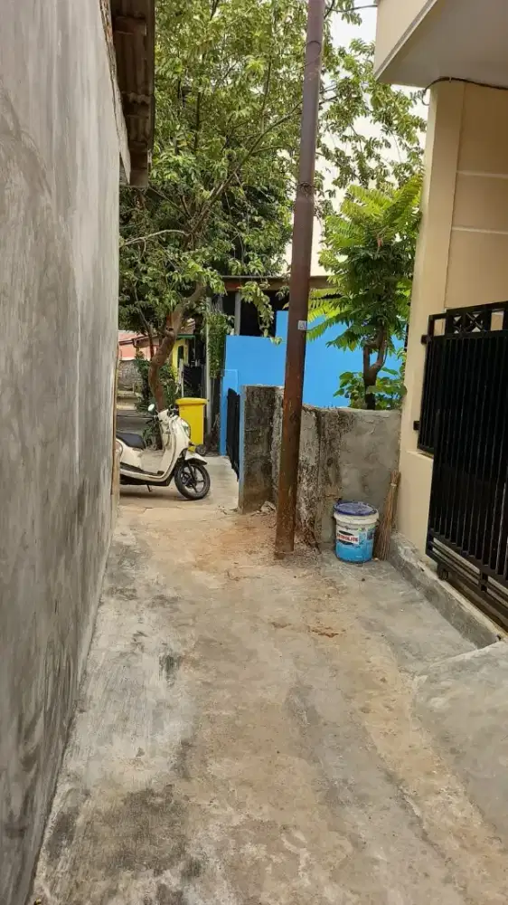 Di kontrakan rumah di daerah pondok kelapa duren sawit jakarta timir