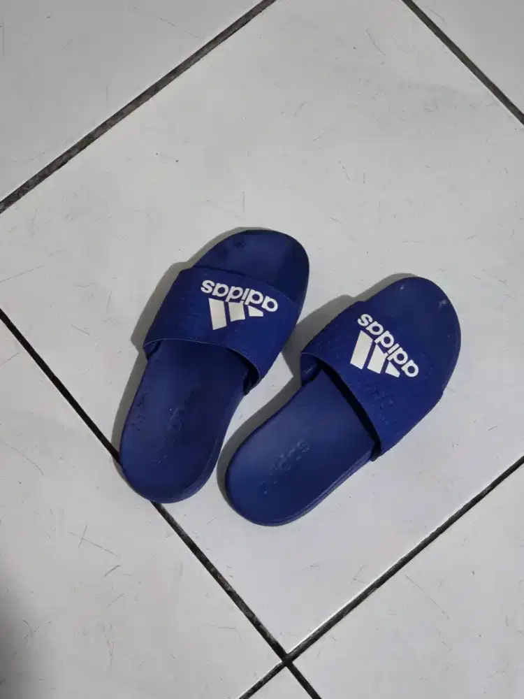 Sandal Adidas anak usia 4-5 tahun