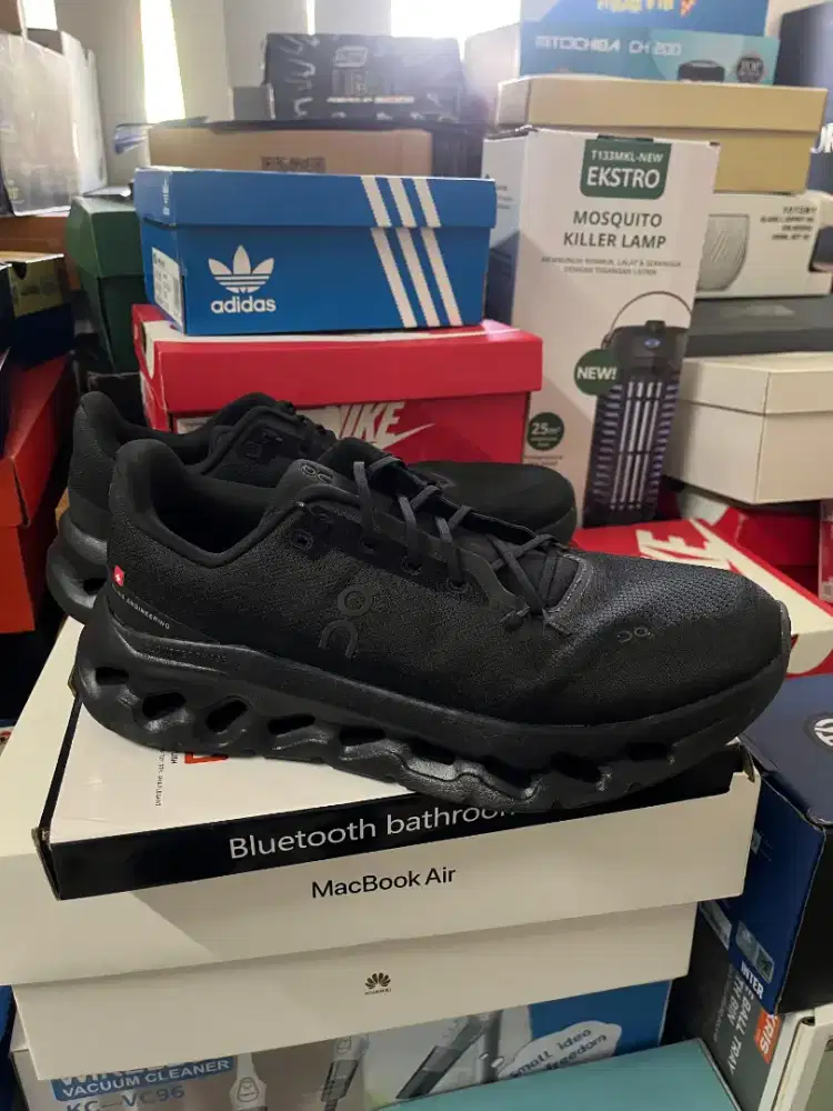 Sepatu On Cloudtilt All Black Size 42