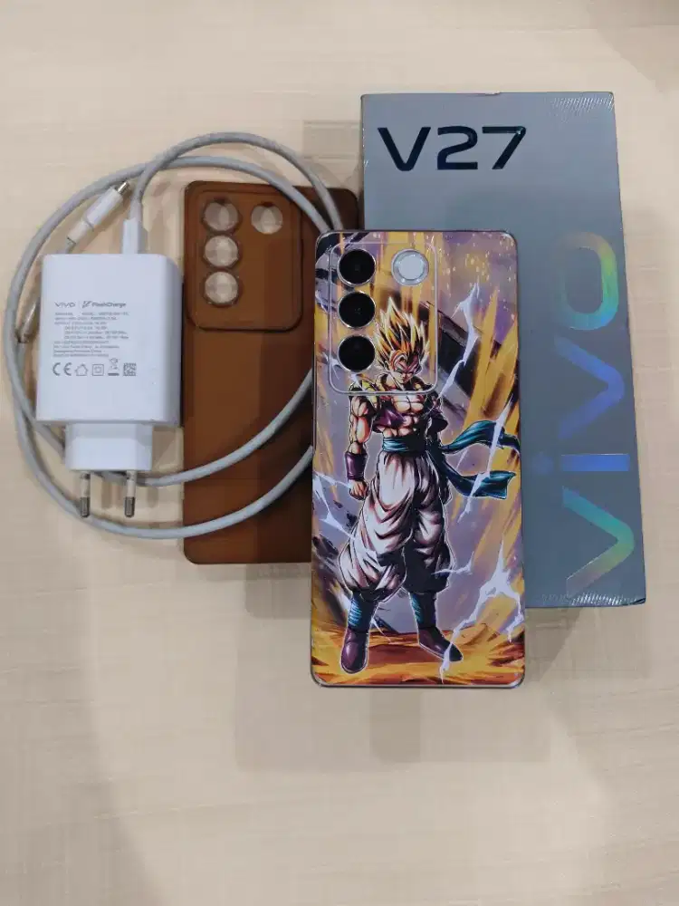 Vivo v27 5g 8/256gb amoled 120Hz HDR10+