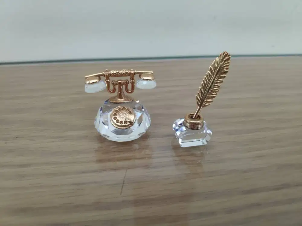 Original / Genuine Swarovski, lengkap dengan sertifikat & box nya