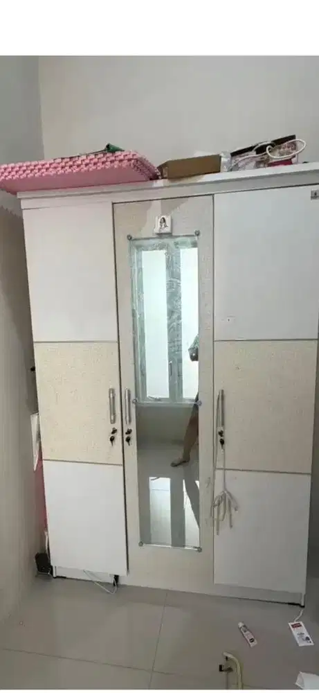 Lemari baju 3 pintu