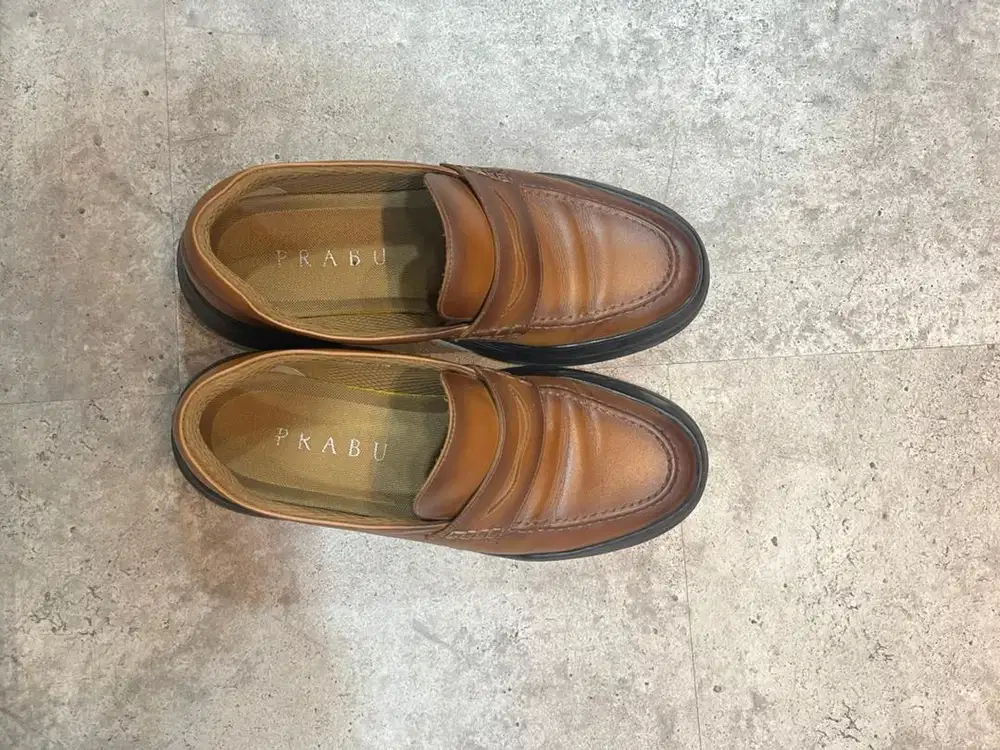 Dijual sepatu cowok size 43