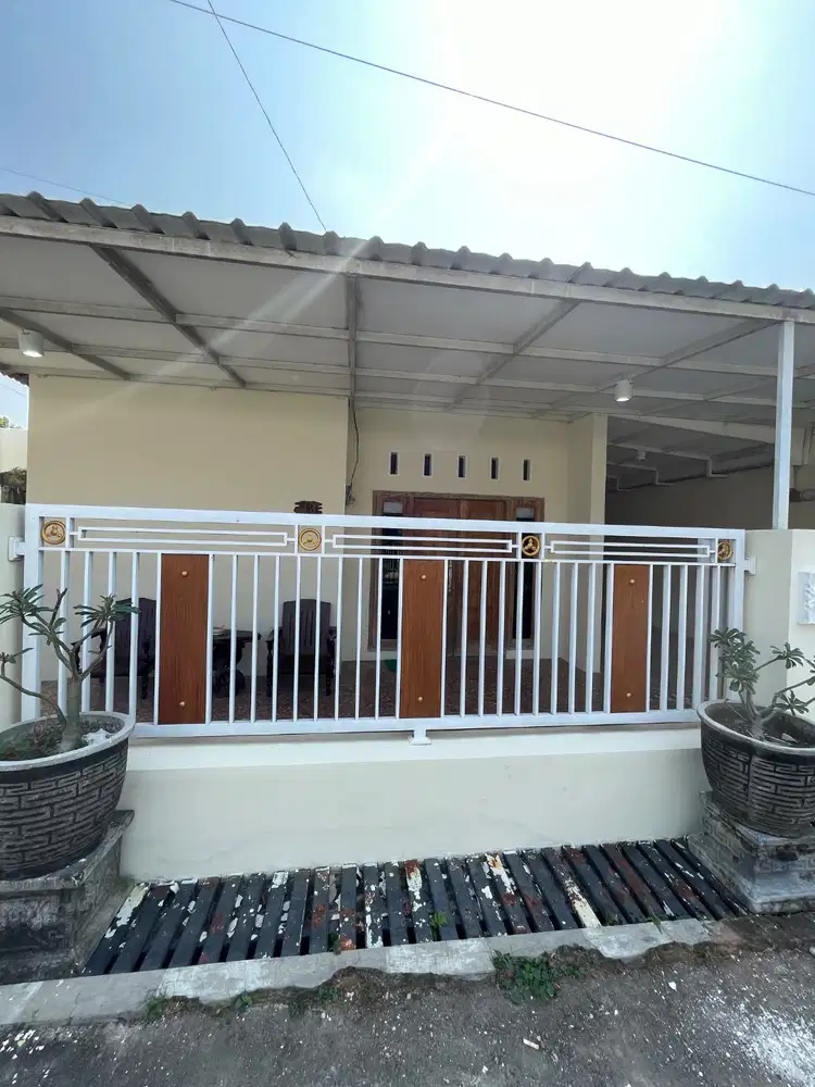 Dijual Rumah (Pojok)