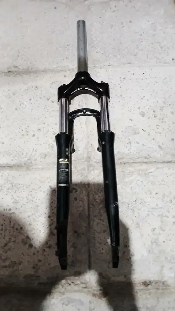 Fork Sepeda RST Neon