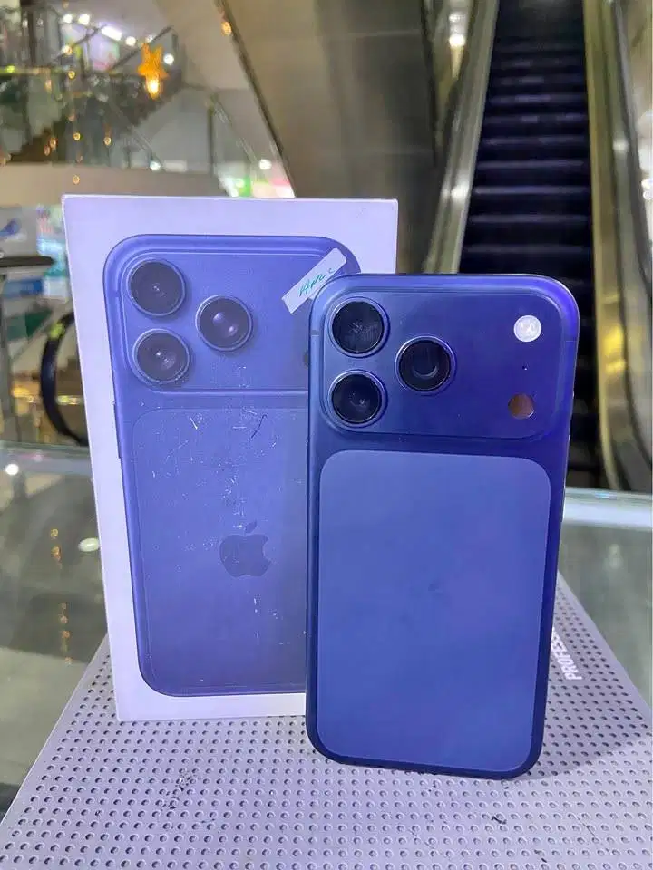 Second IPHONE 17 PRO 256gb BLUE TITANIUM IBOX Welldutt
