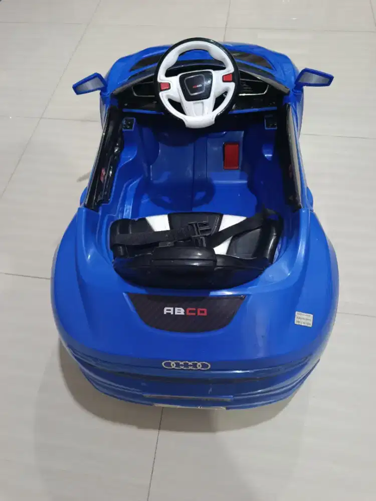 Mobil Mainan Aki Sedan Pliko